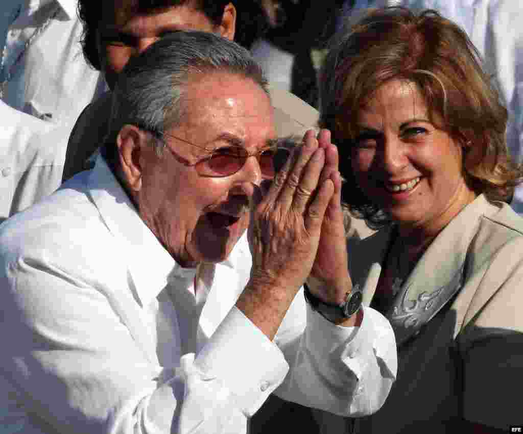 El gobernante Raúl Castro asiste hoy a la Plaza de la Revolución José Martí, en La Habana, donde el papa Benedicto XVI oficiará una misa multitudinaria, en su última jornada en Cuba. EFE/Alejandro Ernesto