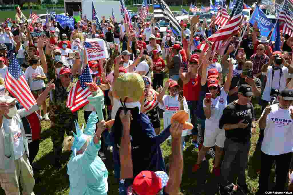 Caravanade apoyo de reelección del Presidente Donald Trump en Miami.